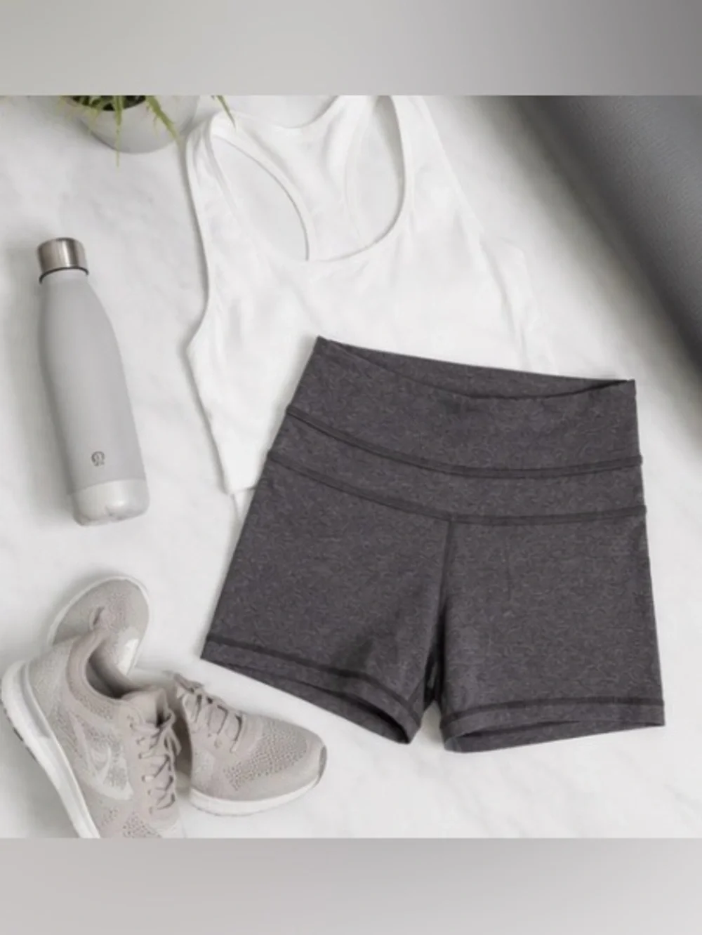 [Lululemon] Heathered Gray Athletic Yoga Shorts Size 6 Regular - Picture 4 of 6